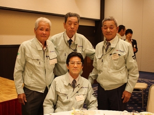 松川電氣が誇るレジェンド達です。<br />
(令和元年度 第27回<br />
安全大会懇親会場にて)