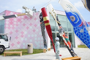 高所作業のため慎重に設営