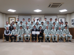 社員との集合写真