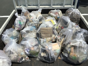 　回収した40袋もの大量のゴミ