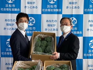 1箱に立派なブロッコリーが一杯に詰め込められていました。