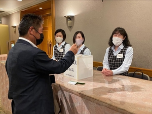 会場入り口に設置した募金箱には多くの方がご協力して下さいました。