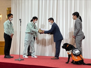 日本盲導犬協会様にはドックフードも寄付させていただきました。