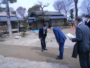 周囲の庭なども含め、新たな装いとなった『万斛庄屋公園』をご覧いただきました