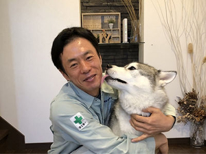愛犬「ロイ」といっしょに<br />
(シベリアンハスキー オス)<br />
誕生月は1月です
