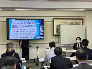 講演のテーマは「松川一家 大家族経営」