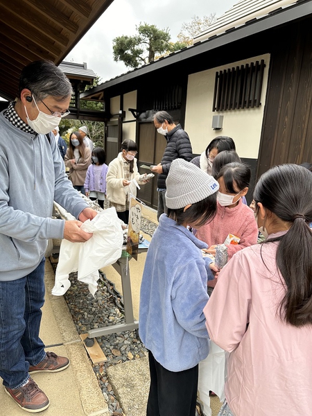 焼き芋配布の様子