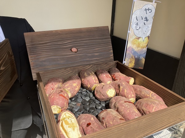 焼き芋も配りました
