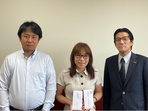 学校法人ムンド・デ・アレグリア松本校長先生寄付贈呈