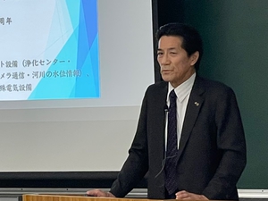 講演のテーマは「松川一家 大家族経営」