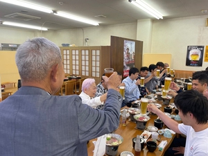 最高齢者 森上さん声高らかに「乾杯!!」