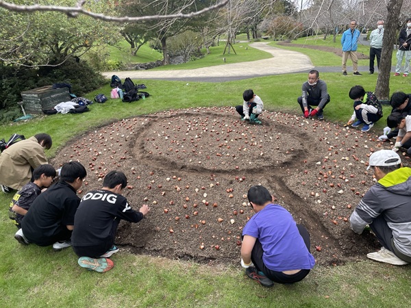 �q�ǂ������̏Ί炪�܂Ԃ����A�H����̈���ł���