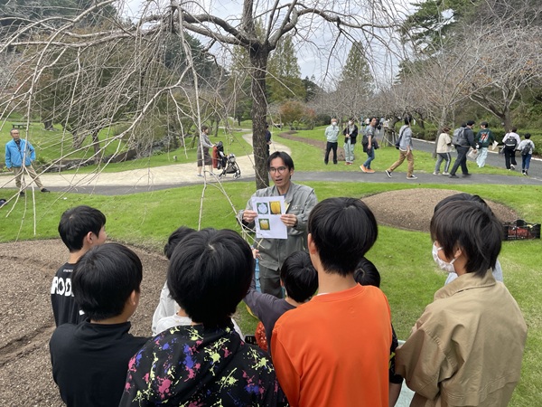 ��l���q�ǂ����ꏏ�Ɉ�Ă�A�D�����̉�