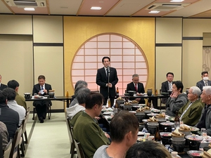 �@��N����߂�����A���N�ւ̎v�������В����A