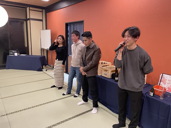 ���N���Ђ����V���Ј�4���ɂ��A����ւ̈ӋC���݂��ӂ�鈥�A