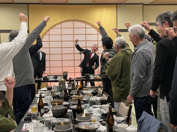 �P��̊|�����ŉ�ꂪ��̂ƂȂ�A�a�₩�ɖ]�N�����߂�����܂���