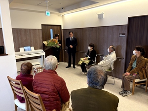 音楽に耳を傾け、ゆったりとした時間を楽しんでいただきました。