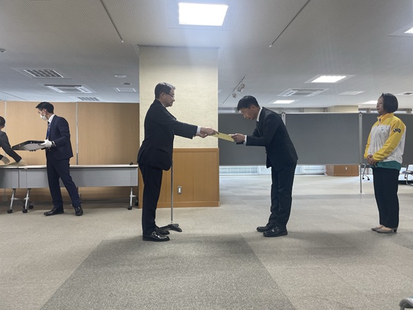 �@����S��l���s�������^